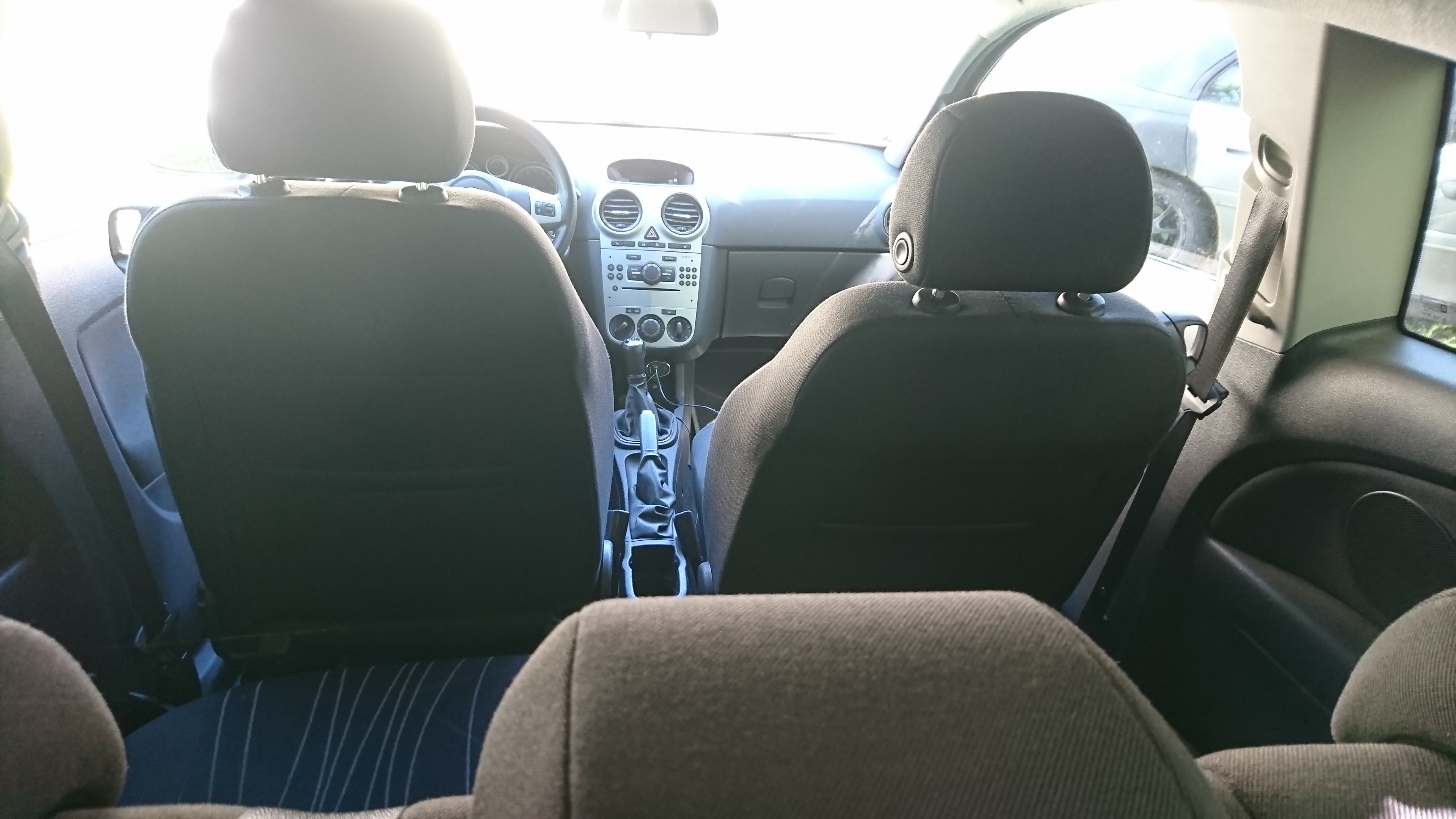 Sort Opel Corsa fra 2010