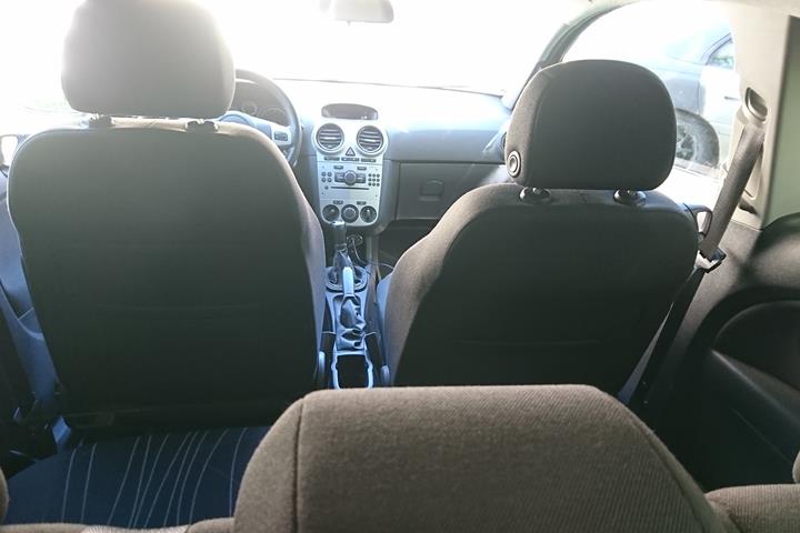 Sort Opel Corsa fra 2010