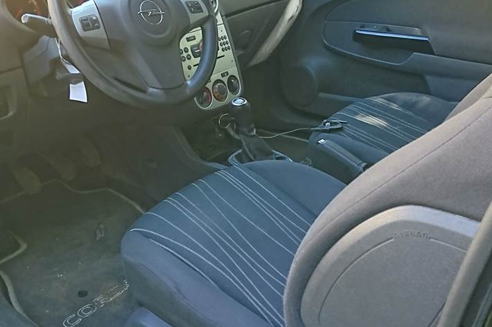 Sort Opel Corsa fra 2010