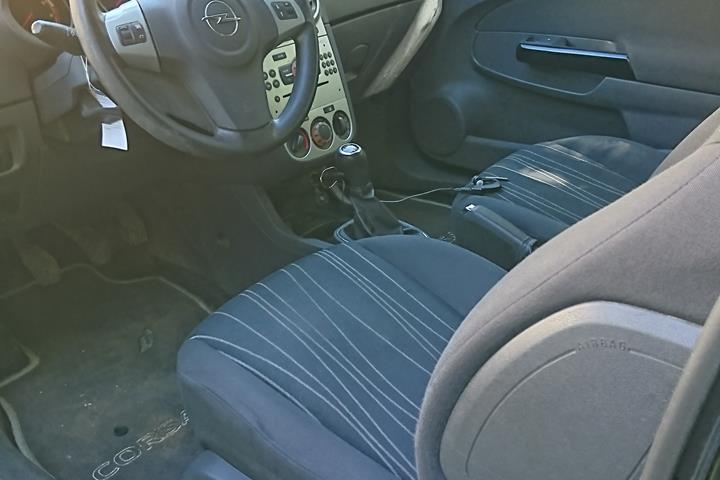 Sort Opel Corsa fra 2010
