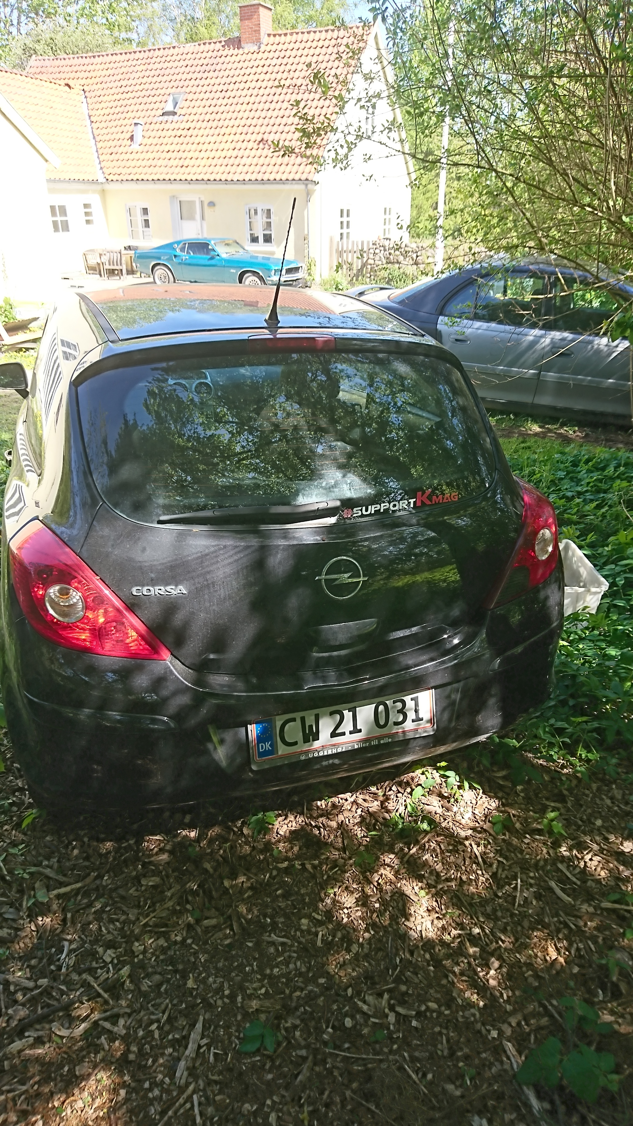 Sort Opel Corsa fra 2010