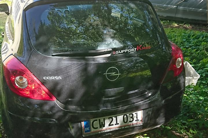 Sort Opel Corsa fra 2010