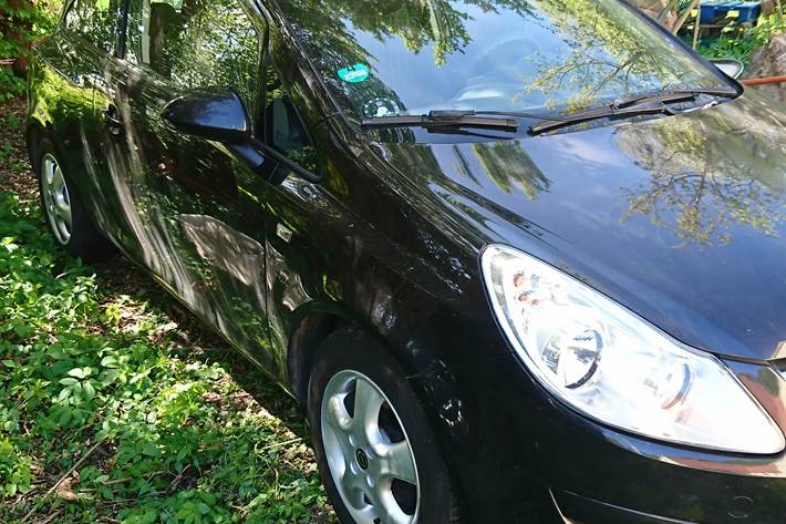 Sort Opel Corsa fra 2010