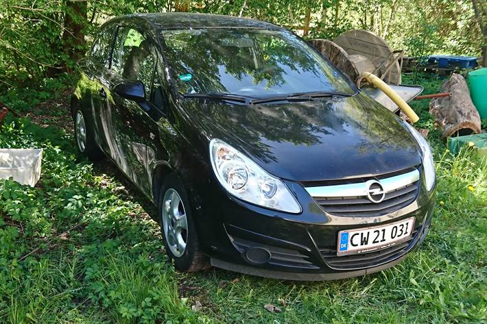 Sort Opel Corsa fra 2010