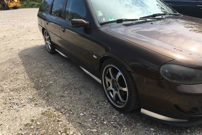 Brun Ford Mondeo fra 2007