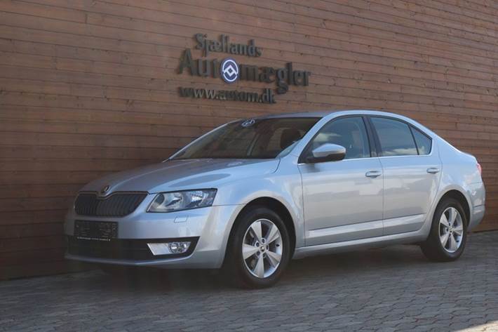 Grå Skoda Octavia fra 2016