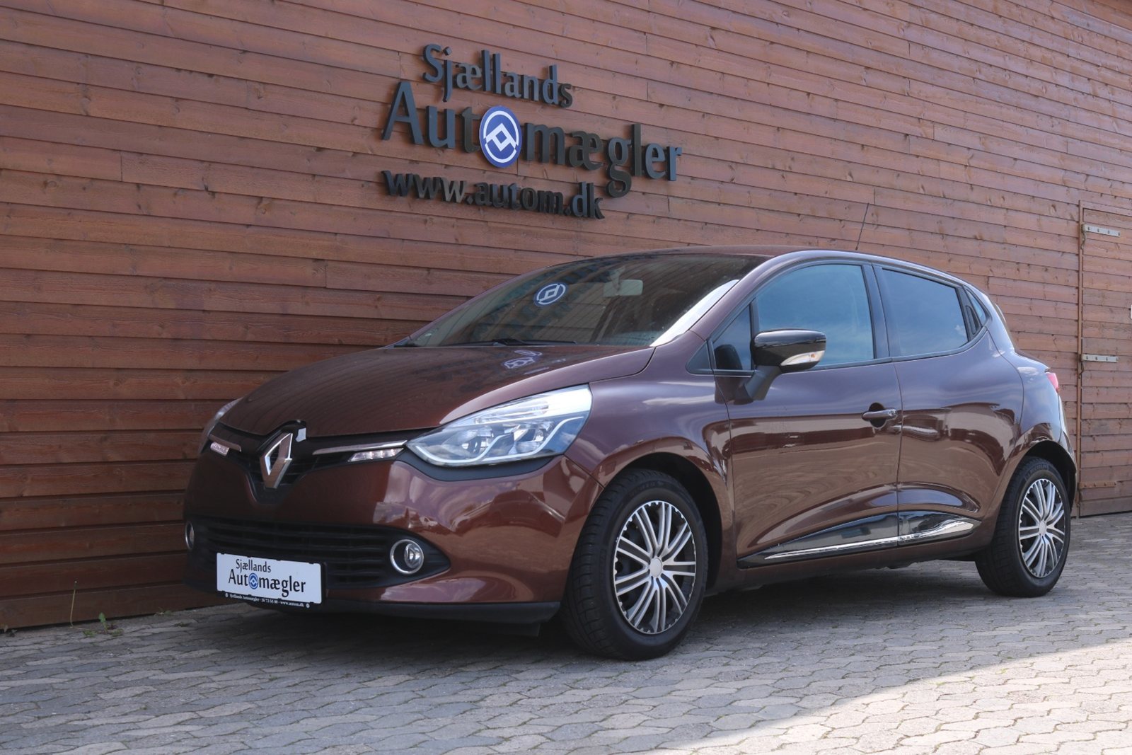 Brun Renault Clio IV fra 2013