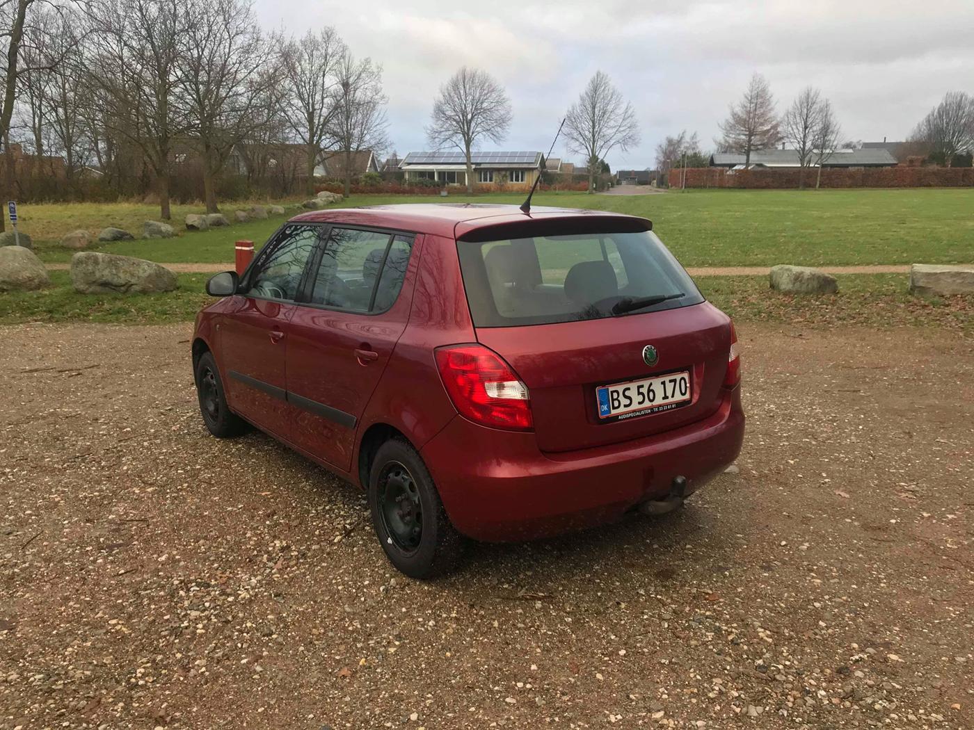 Rød Skoda Fabia fra 2007