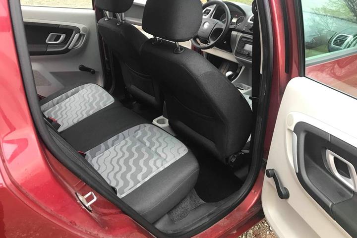 Rød Skoda Fabia fra 2007