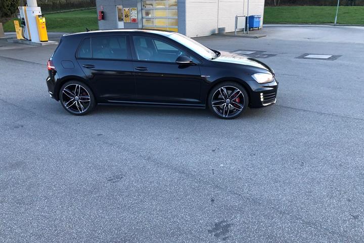 Sort VW Golf VII fra 2013