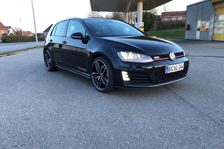 Sort VW Golf VII fra 2013