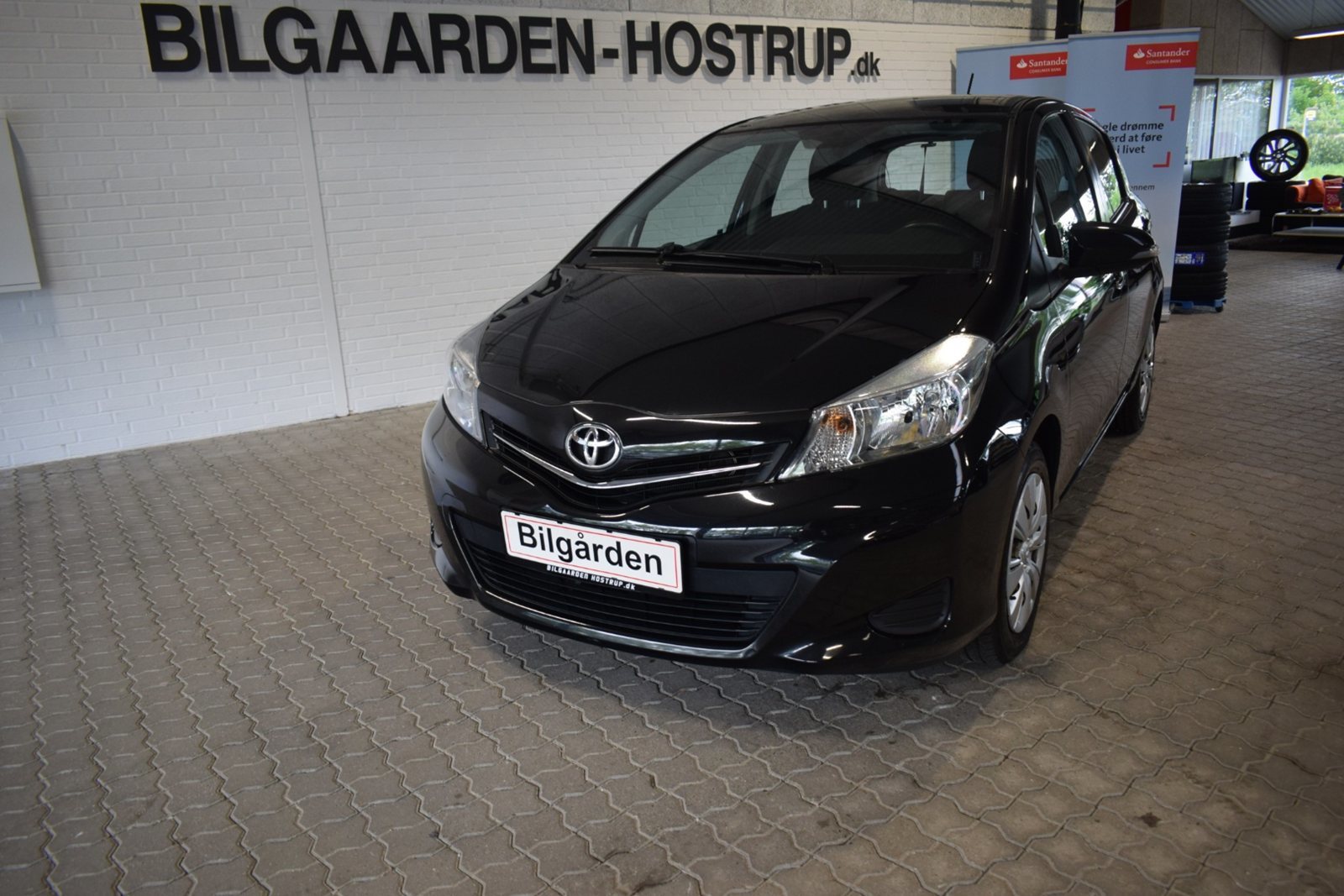 Grå Toyota Yaris fra 2012