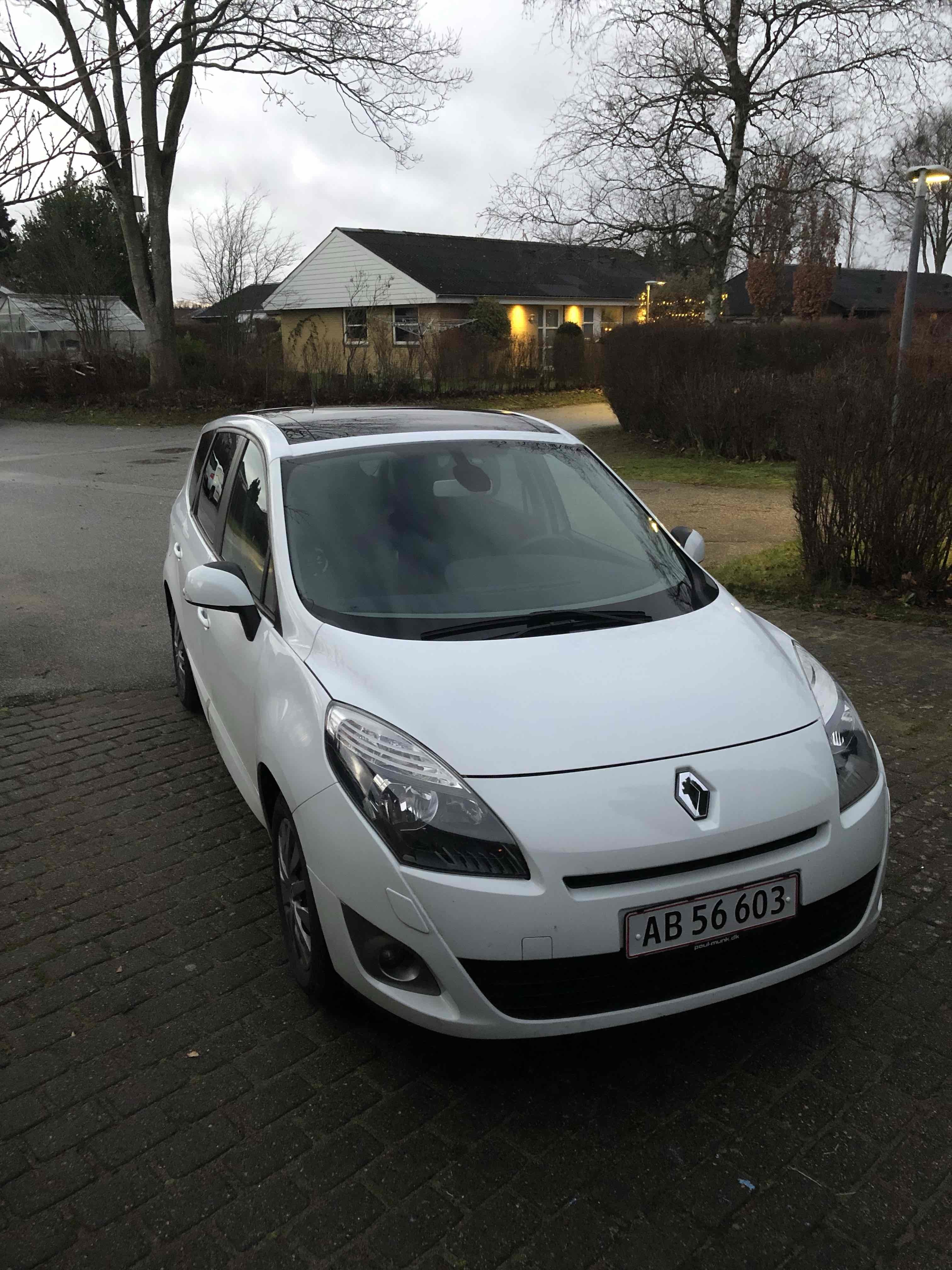 Hvid Renault Grand Scenic III fra 2011