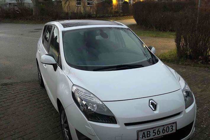 Hvid Renault Grand Scenic III fra 2011