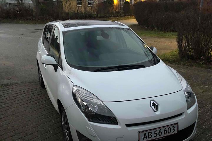Hvid Renault Grand Scenic III fra 2011