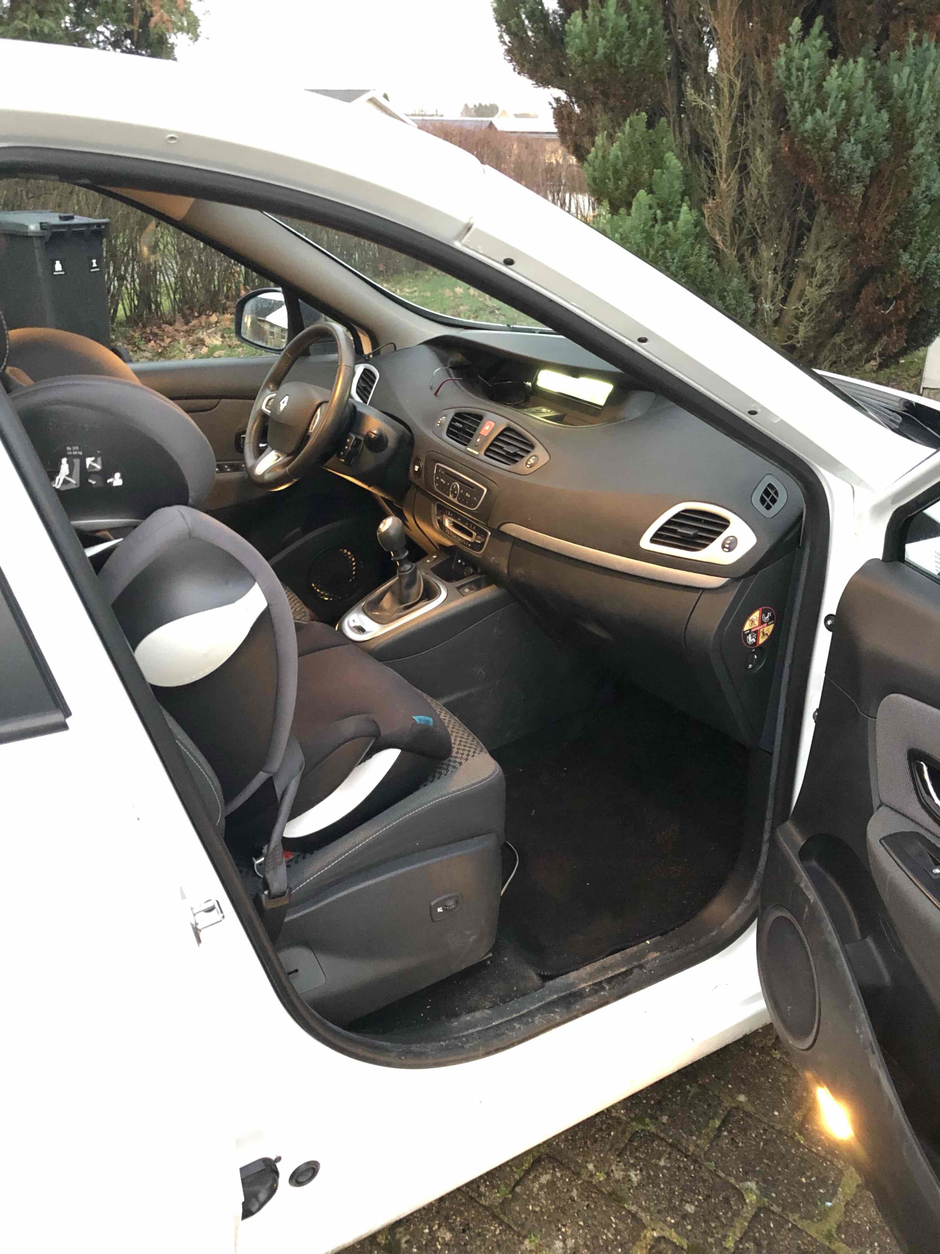 Hvid Renault Grand Scenic III fra 2011