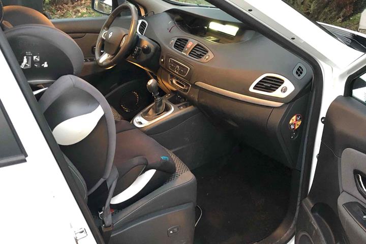 Hvid Renault Grand Scenic III fra 2011