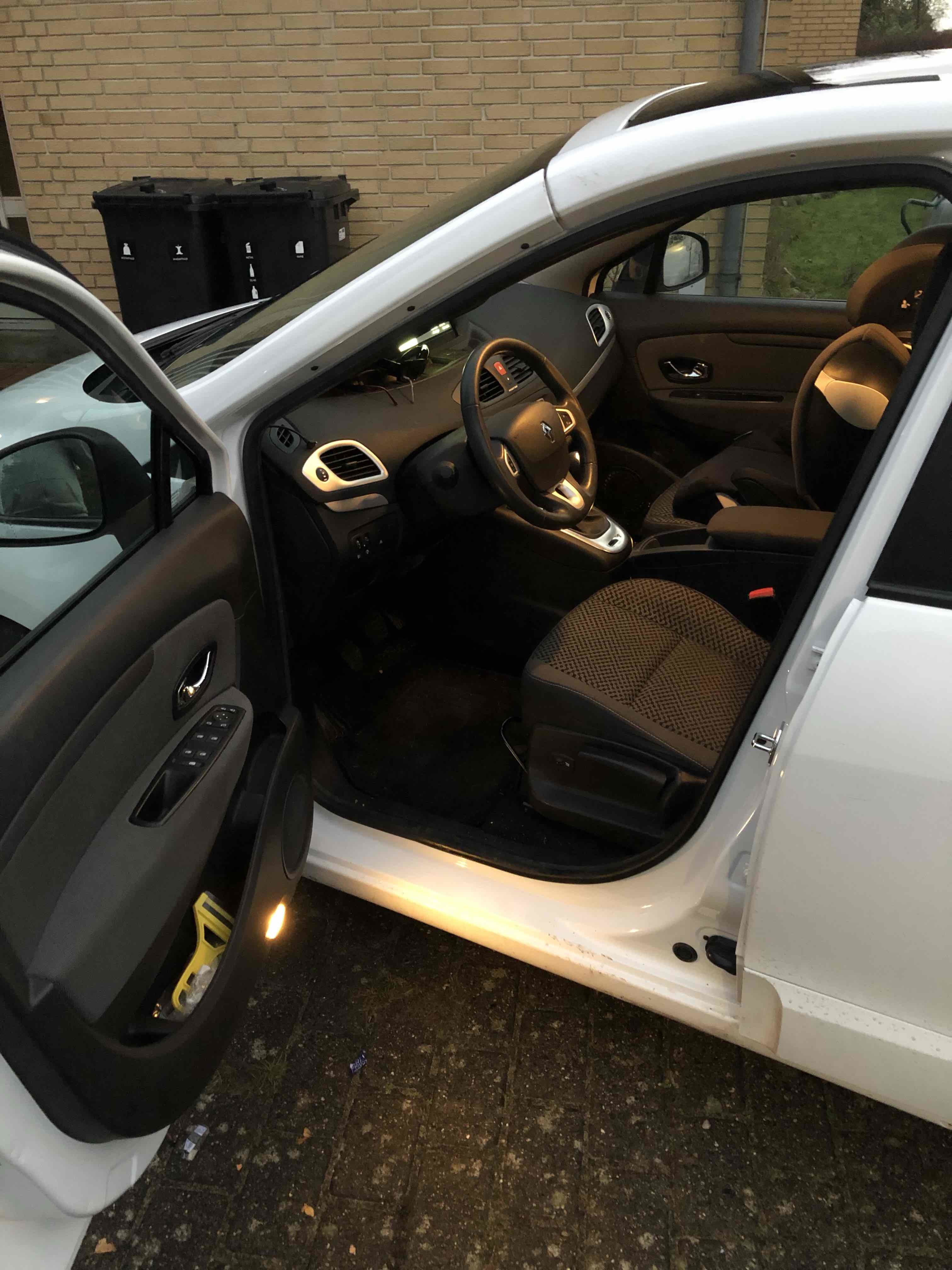 Hvid Renault Grand Scenic III fra 2011