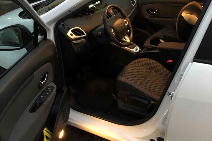 Hvid Renault Grand Scenic III fra 2011