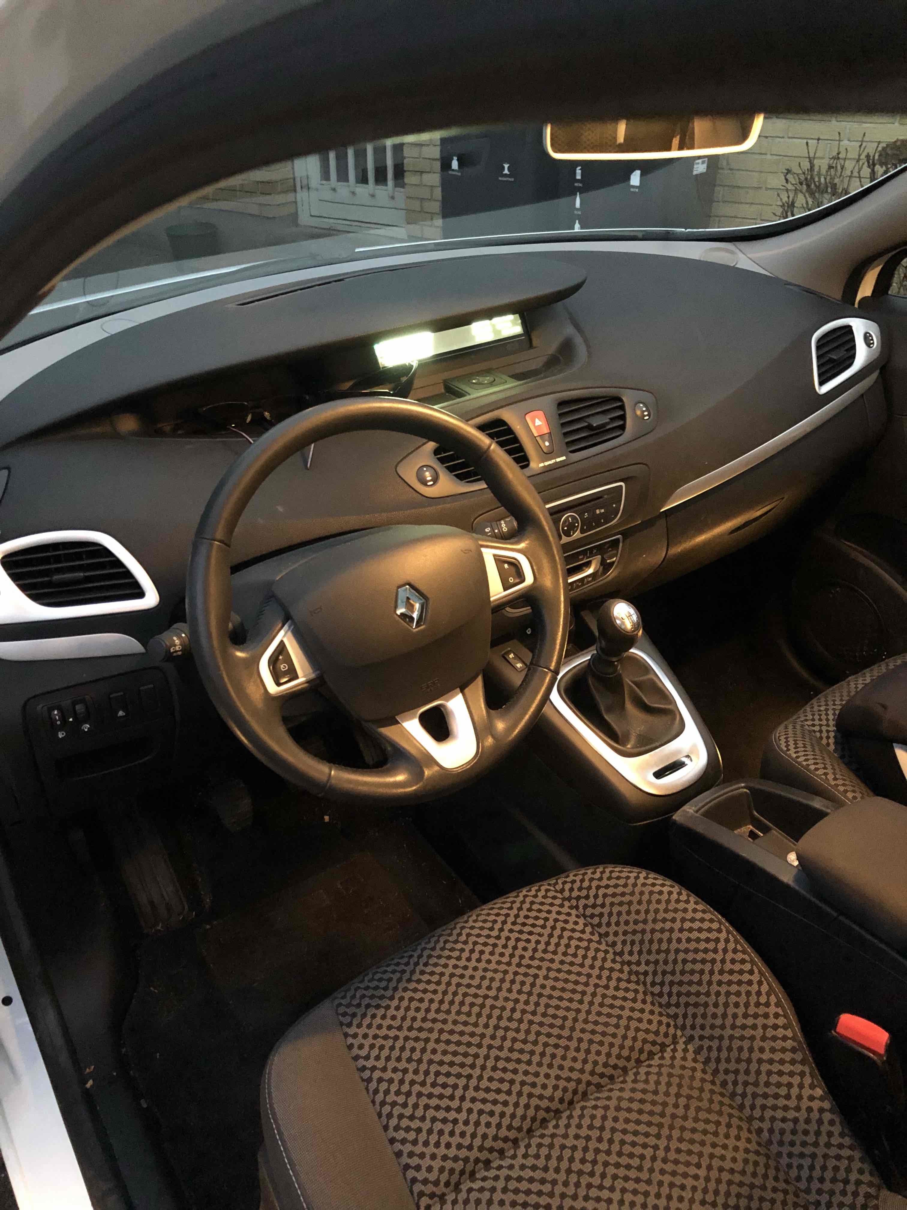 Hvid Renault Grand Scenic III fra 2011