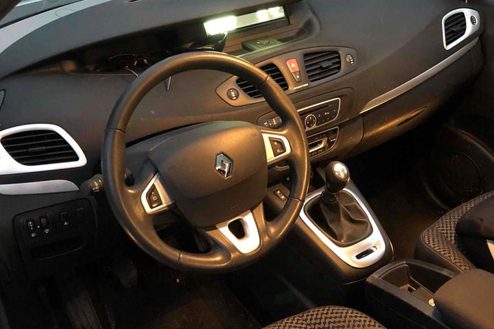 Hvid Renault Grand Scenic III fra 2011