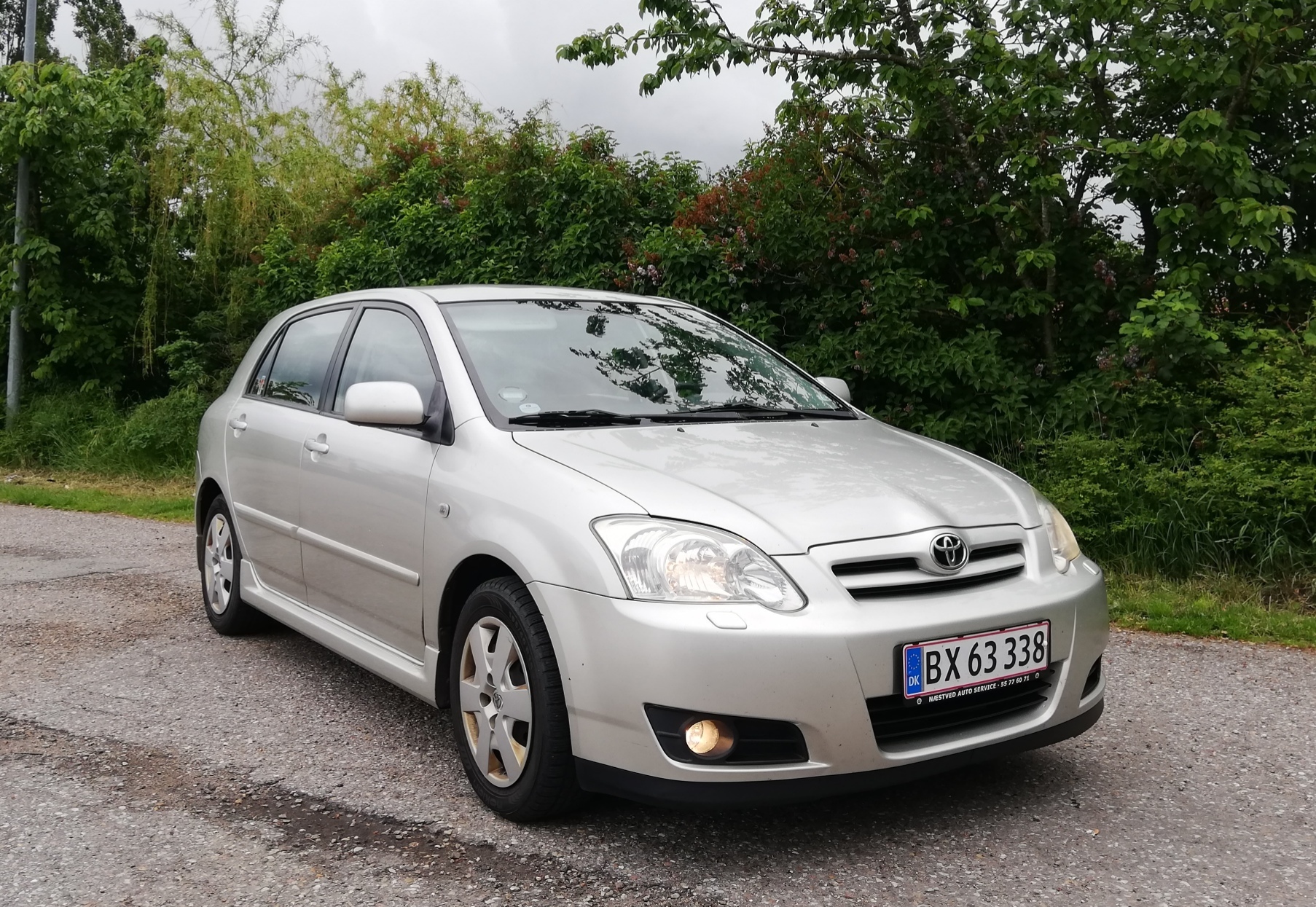 Sølv Toyota Corolla fra 2005