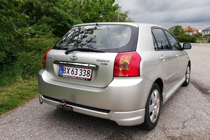 Sølv Toyota Corolla fra 2005