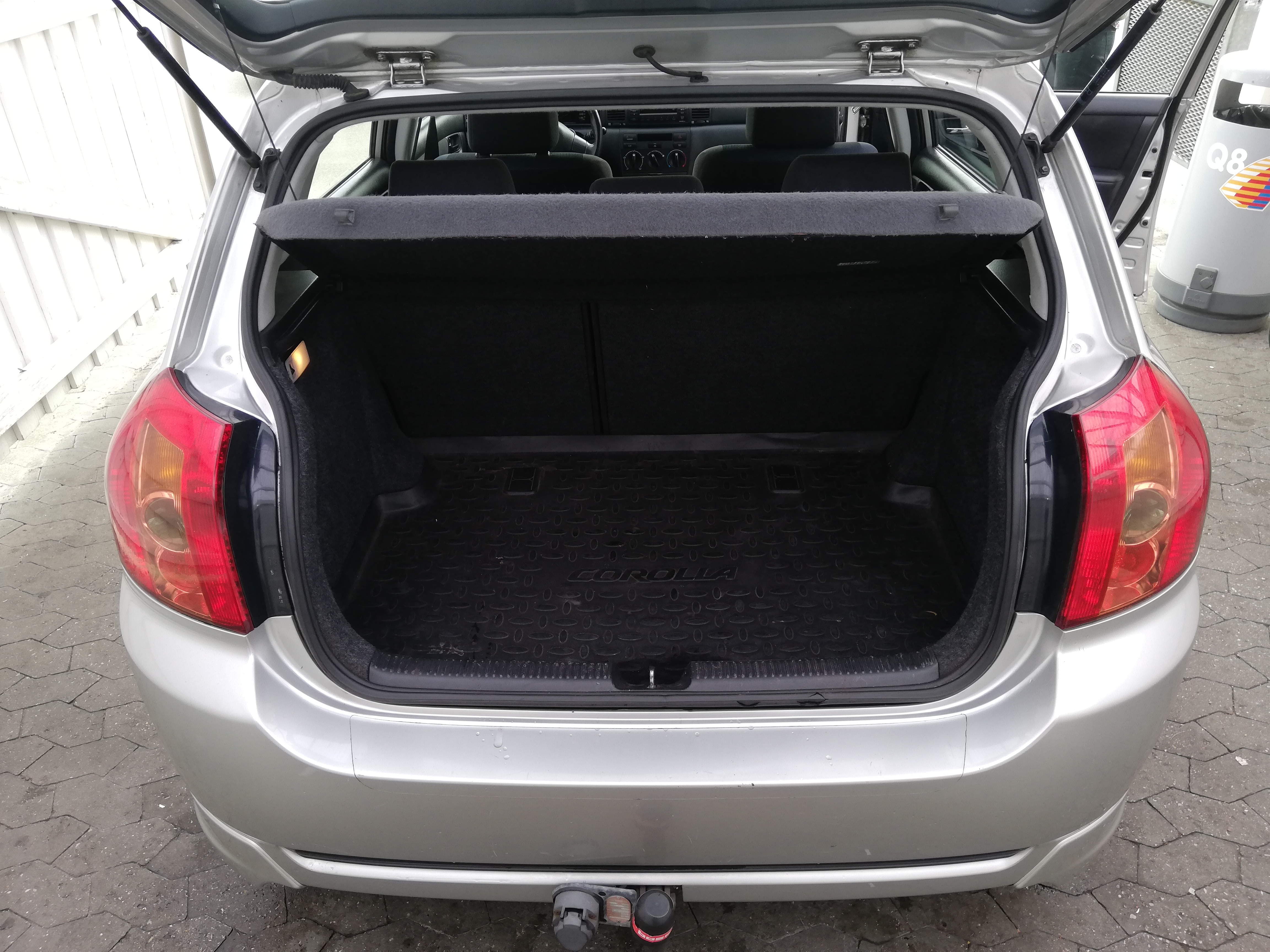 Sølv Toyota Corolla fra 2005