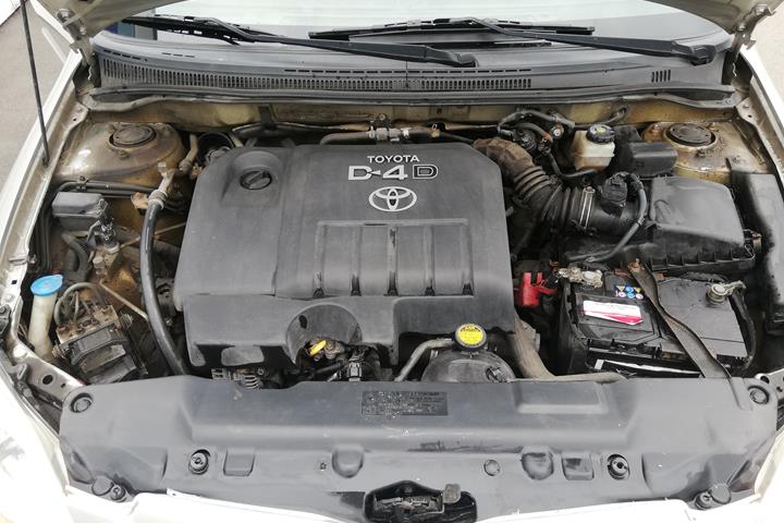 Sølv Toyota Corolla fra 2005