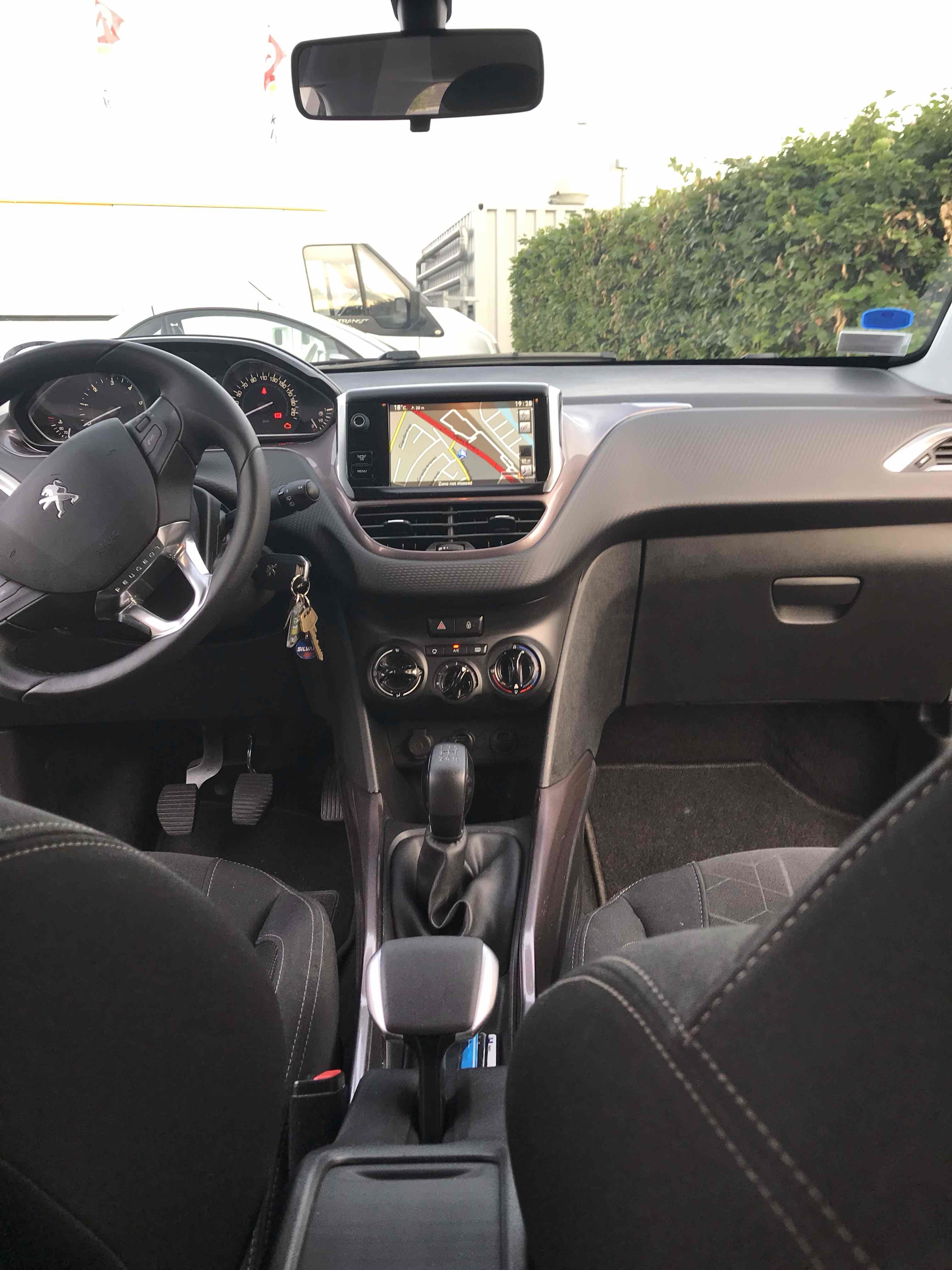 Sort Peugeot 2008 fra 2014