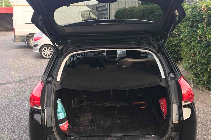 Sort Peugeot 2008 fra 2014