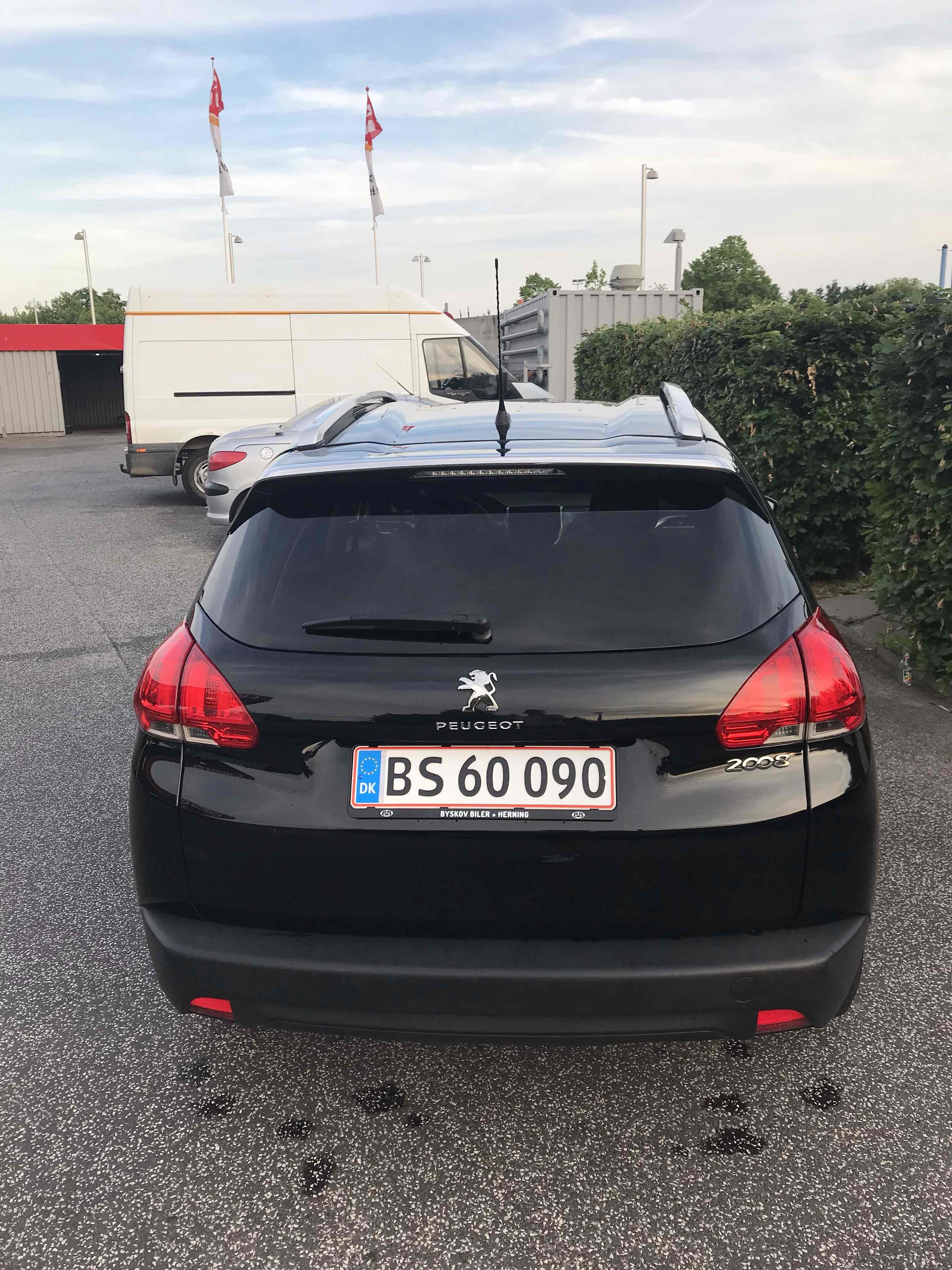 Sort Peugeot 2008 fra 2014