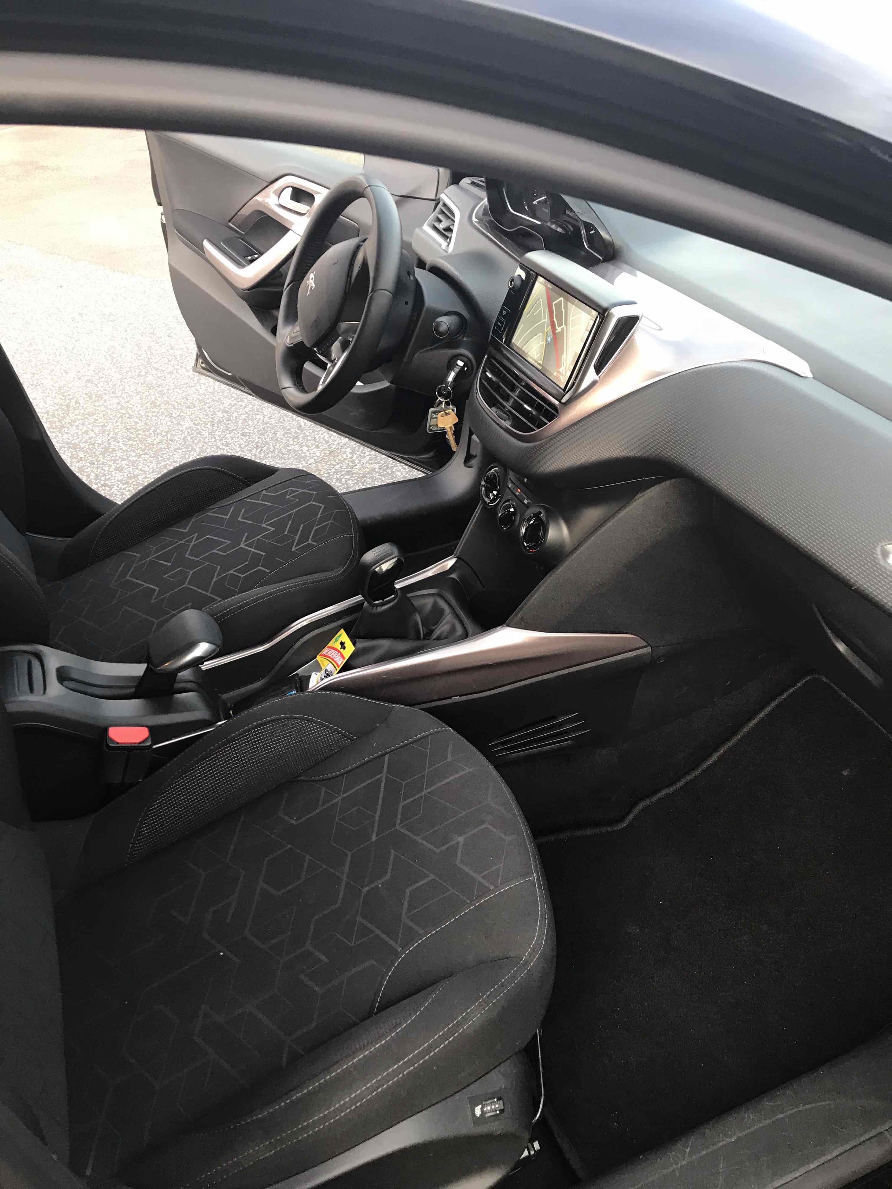 Sort Peugeot 2008 fra 2014