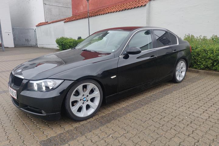 Sort BMW 320d fra 2007