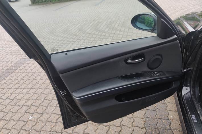 Sort BMW 320d fra 2007