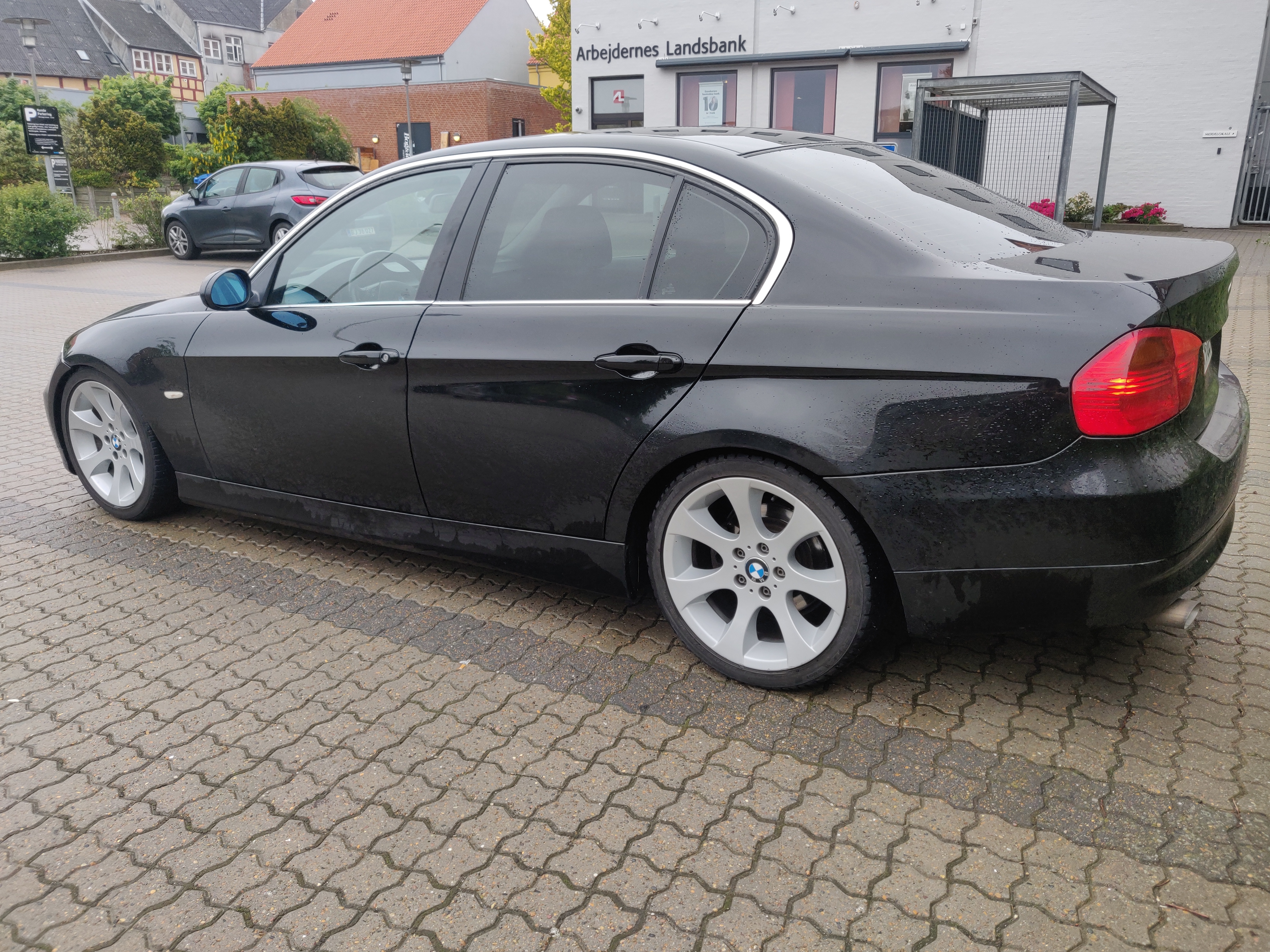 Sort BMW 320d fra 2007