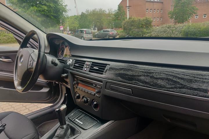 Sort BMW 320d fra 2007