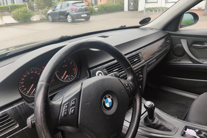 Sort BMW 320d fra 2007