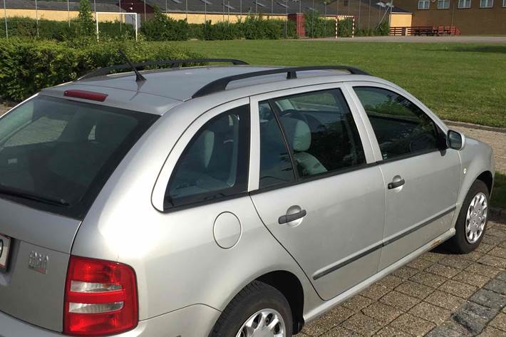 Sølv Skoda Fabia fra 2001