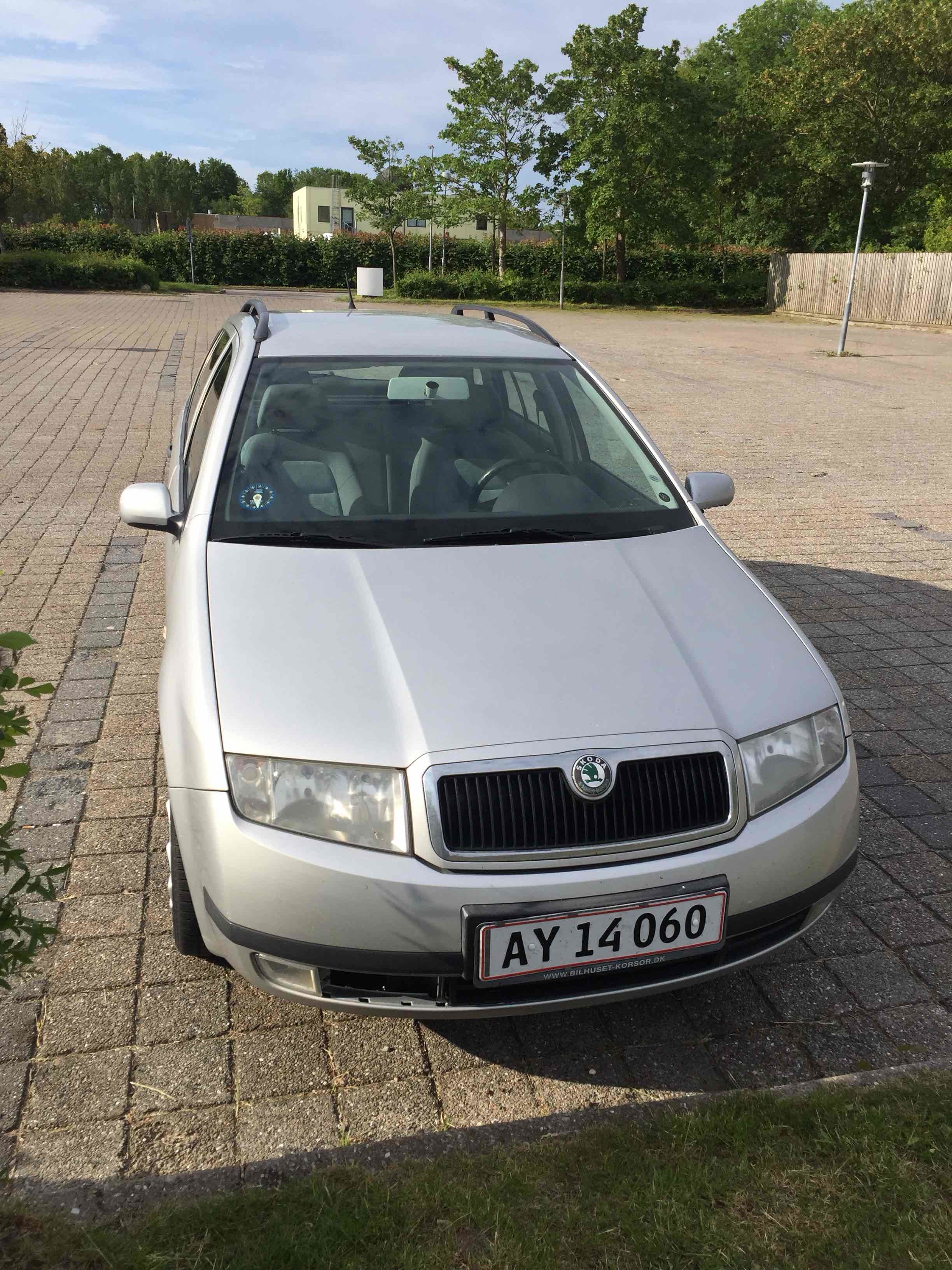 Sølv Skoda Fabia fra 2001