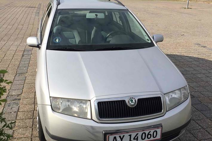 Sølv Skoda Fabia fra 2001