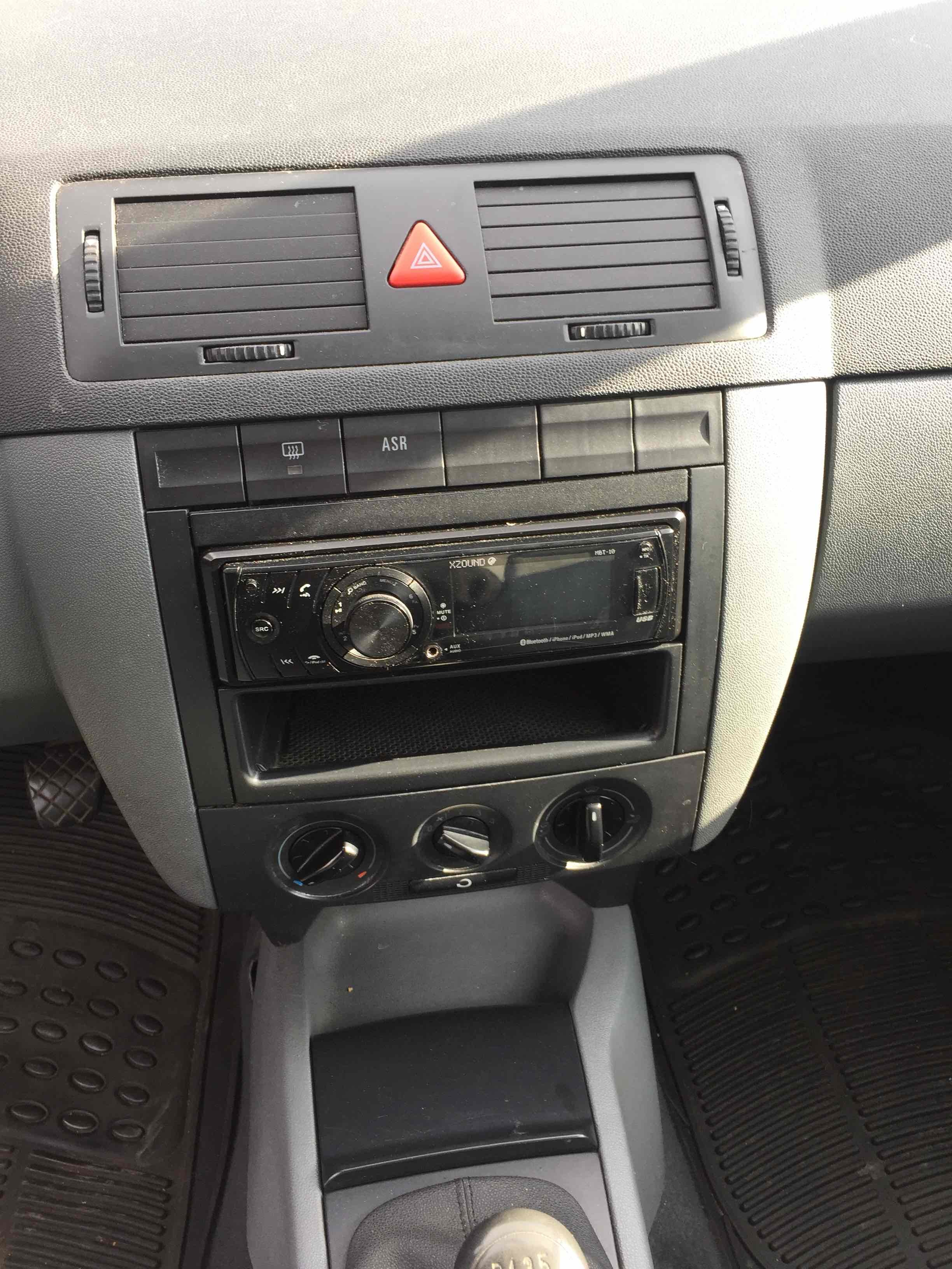 Sølv Skoda Fabia fra 2001