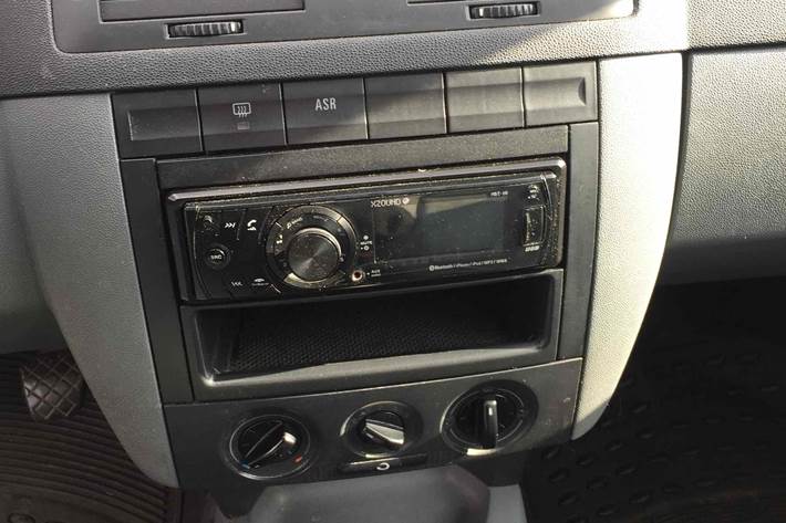 Sølv Skoda Fabia fra 2001