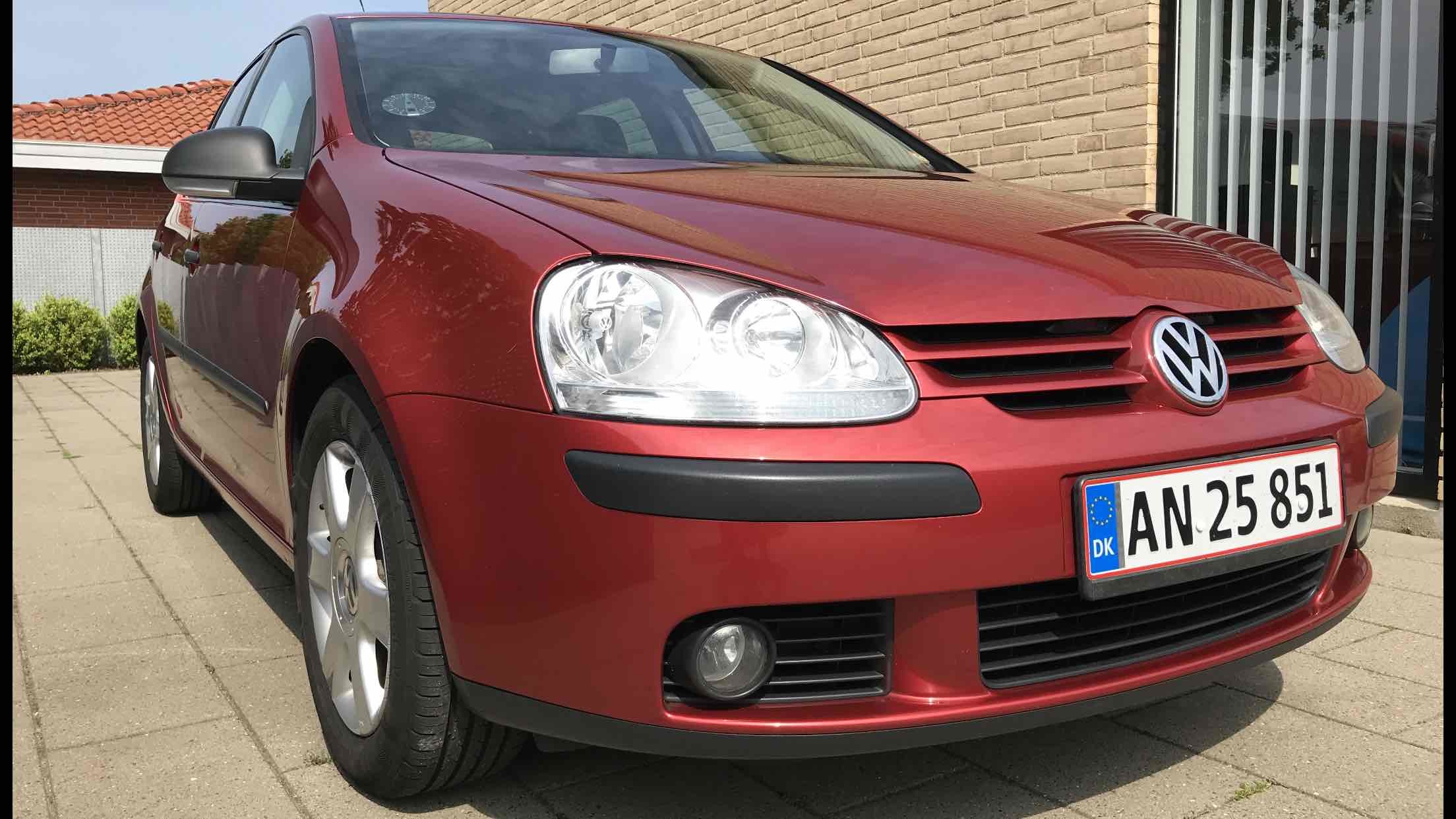 Rød VW Golf V fra 2007