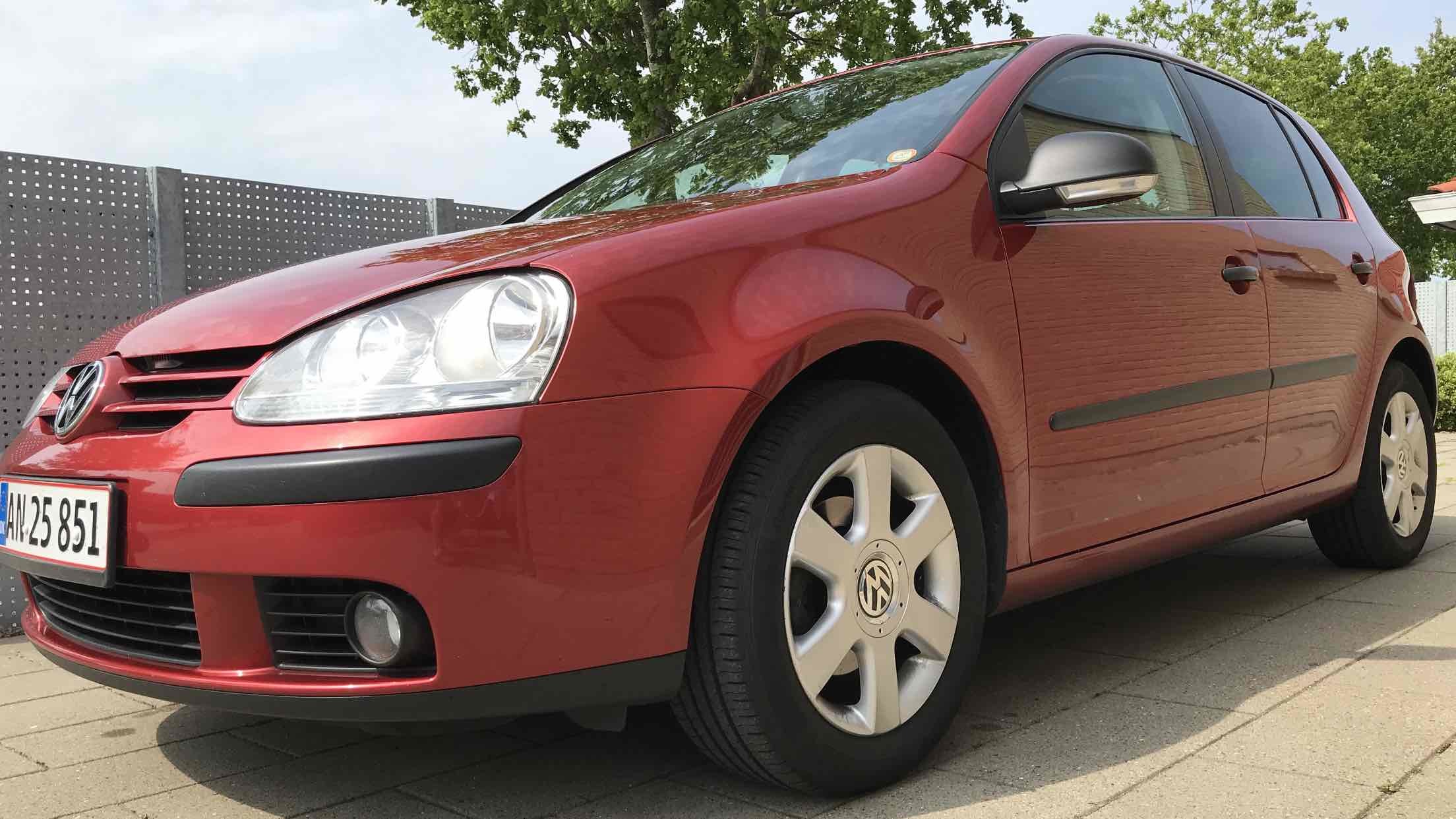 Rød VW Golf V fra 2007