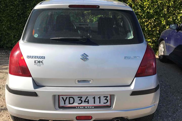 Sølv Suzuki Swift fra 2006