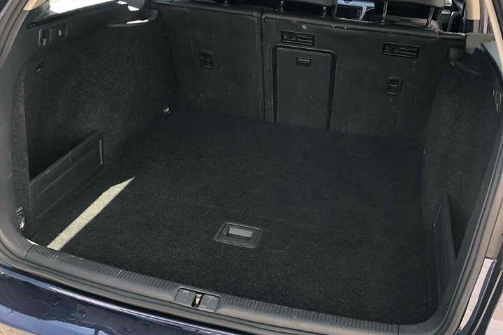 Blå VW Passat fra 2011