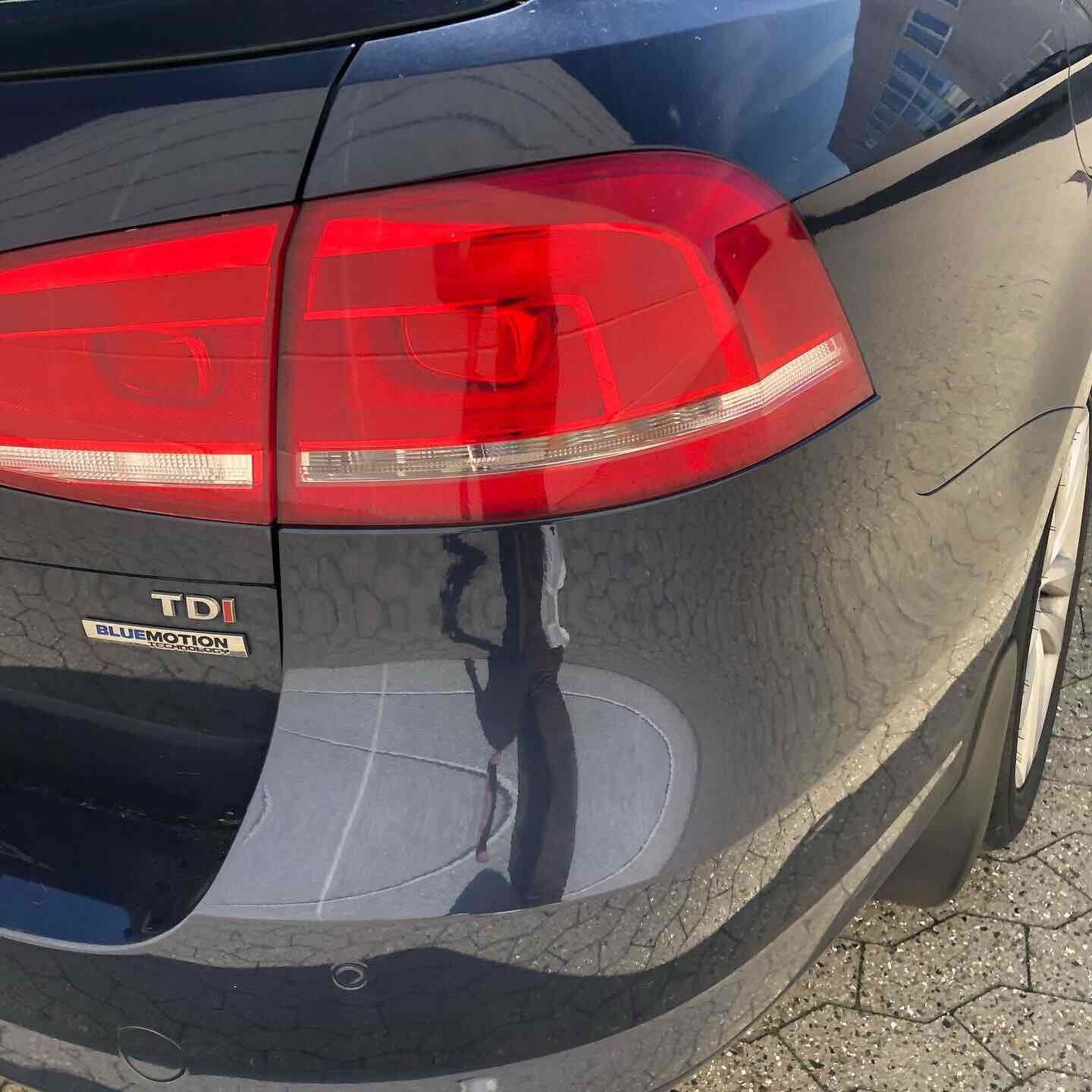 Blå VW Passat fra 2011