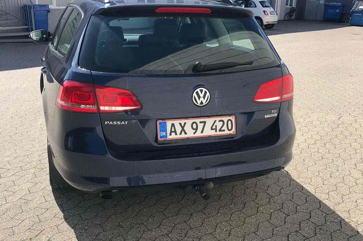 Blå VW Passat fra 2011