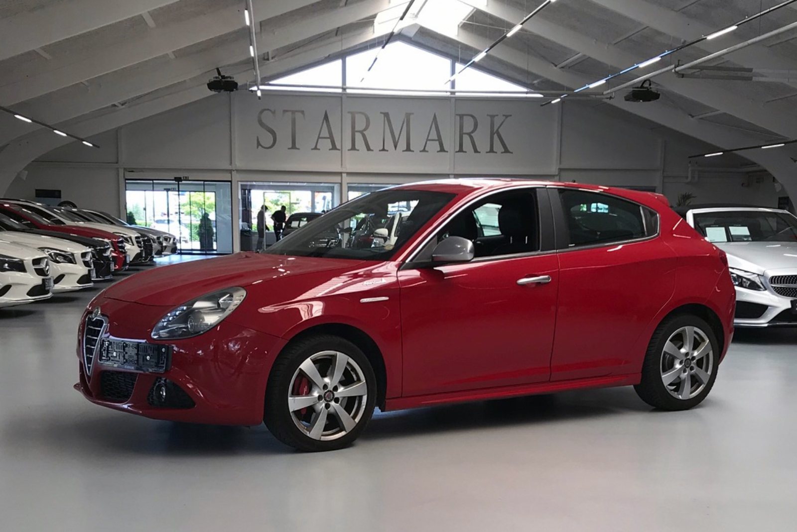 Rød Alfa Romeo Giulietta fra 2010